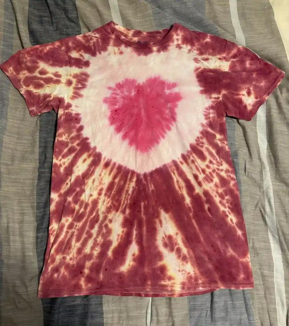 Vibrant Heart Pattern Tie-Dye Creations