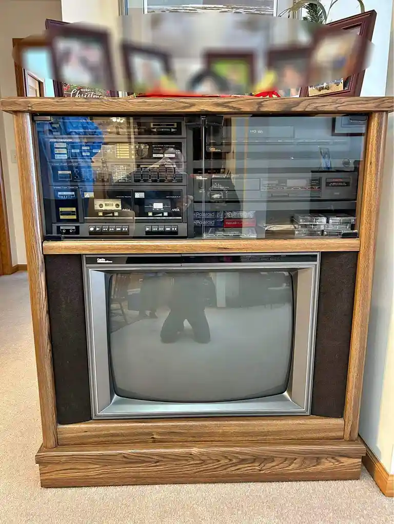 Throwback to July '89: The Curtis Mathes 25" CRT TV (DZ2525SE)