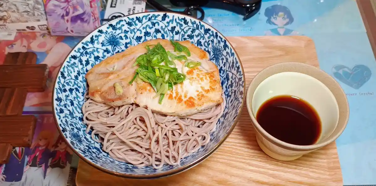 I Crafted a Delicious Toshikoshi Soba with Savory Pork Sauté!