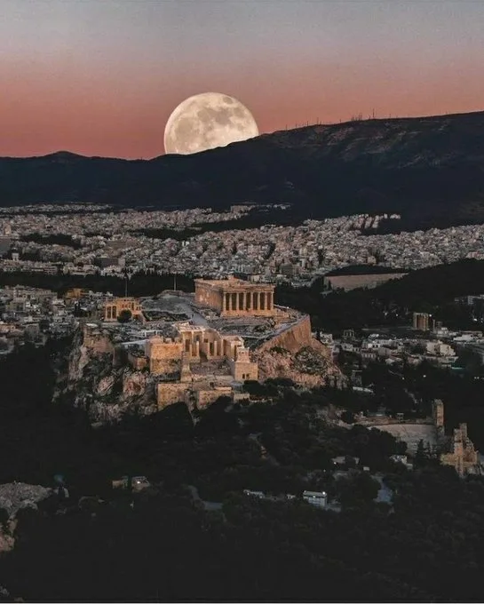 Exploring the Ancient Wonders of Acropolis in Athens, Greece