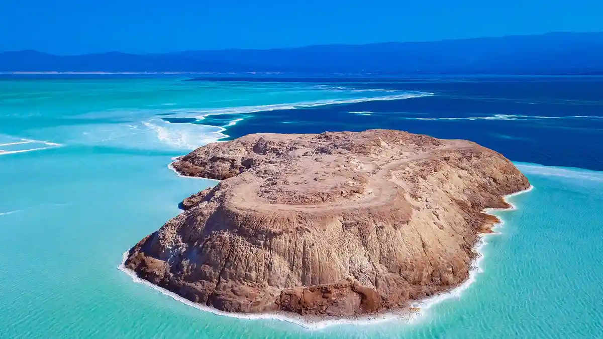 Lake Assal, "honey" in Arabic, is a strikingly salty lake in Djibouti's desert. With a salinity of 40%, ten times saltier…