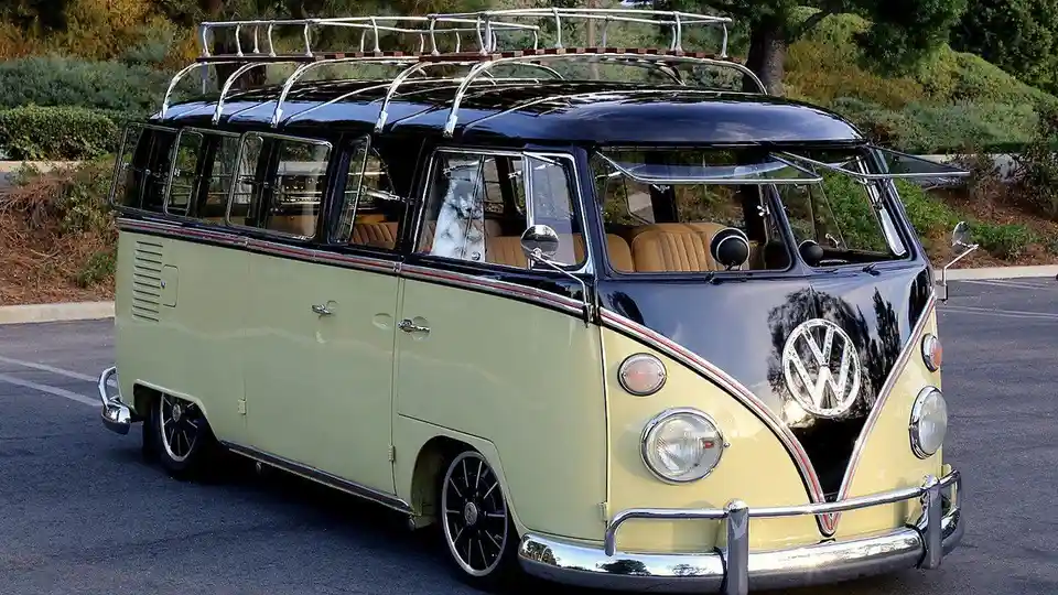 The Iconic Big Tach Split Window Design