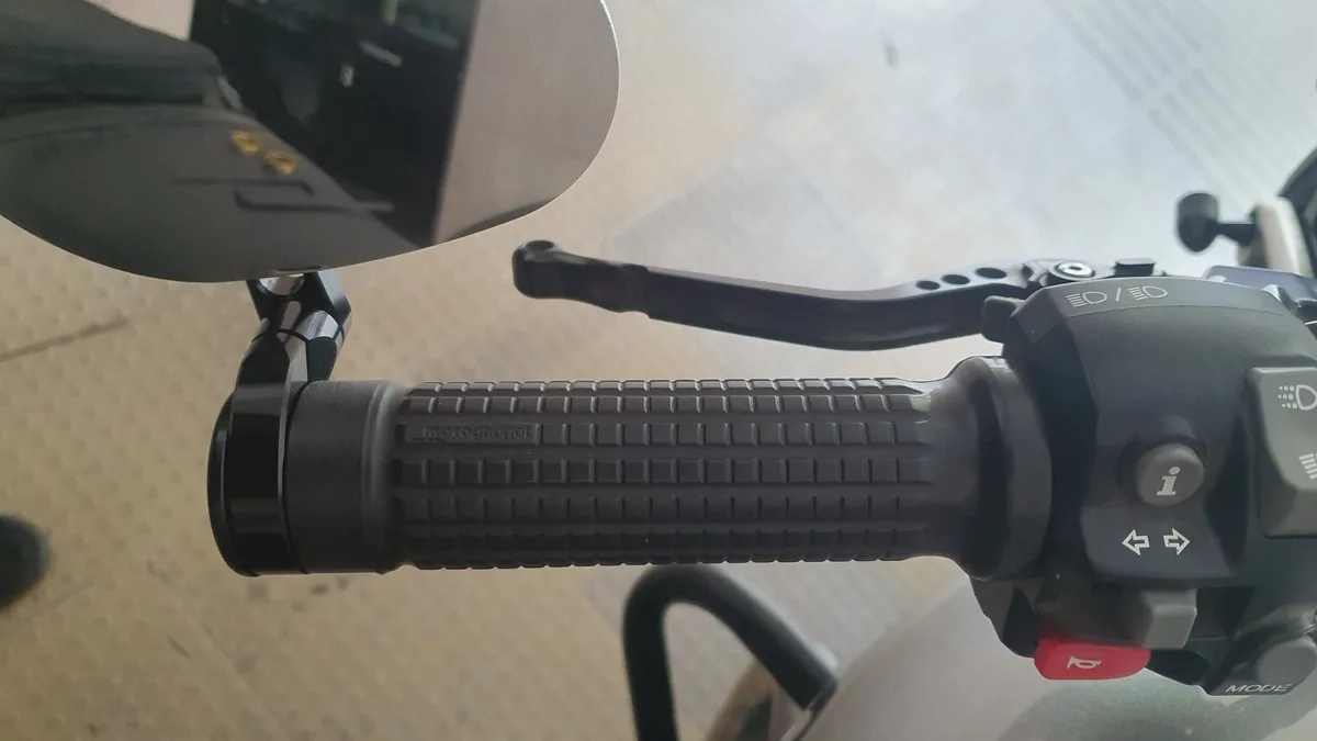 Revving Up with Triumph Speed Twin: Stylish Mirrors and Grips