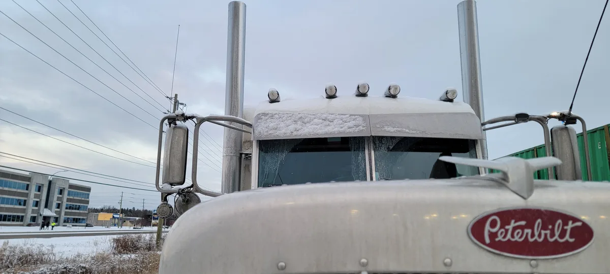 A glimpse into the daily life of a trucker on December 6, 2024