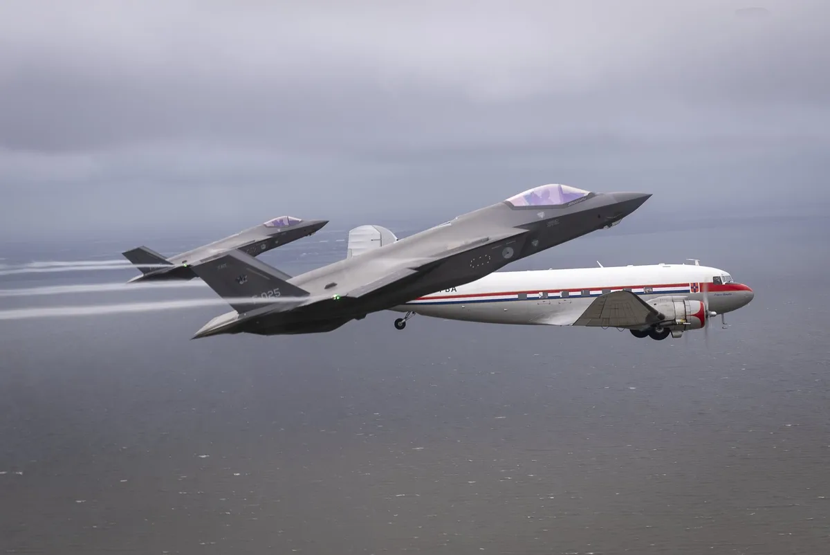 Dutch F-35s Attempting to Escort a Retiring DC-3 at Full Throttle
