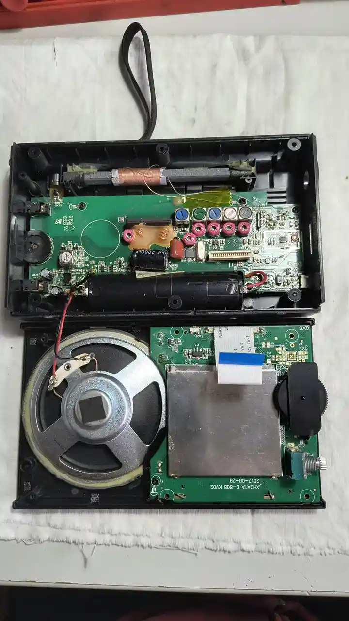 How to Dim the Brightness on Your XHDATA D-808 Radio