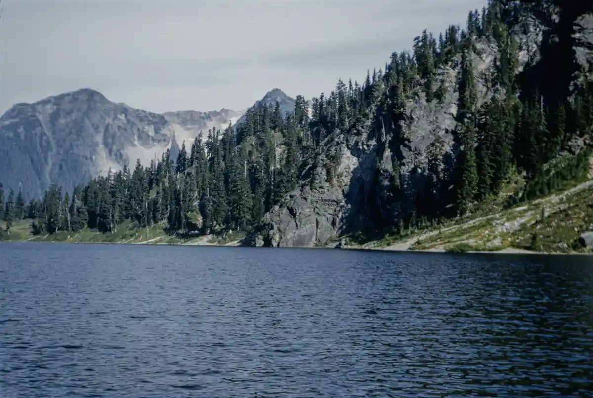 The Serene Beauty of Cascades Lake