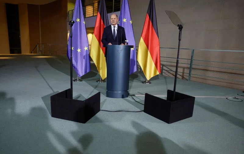 While everyone's fixated on Trump, the German government is crumbling. What a wild day...