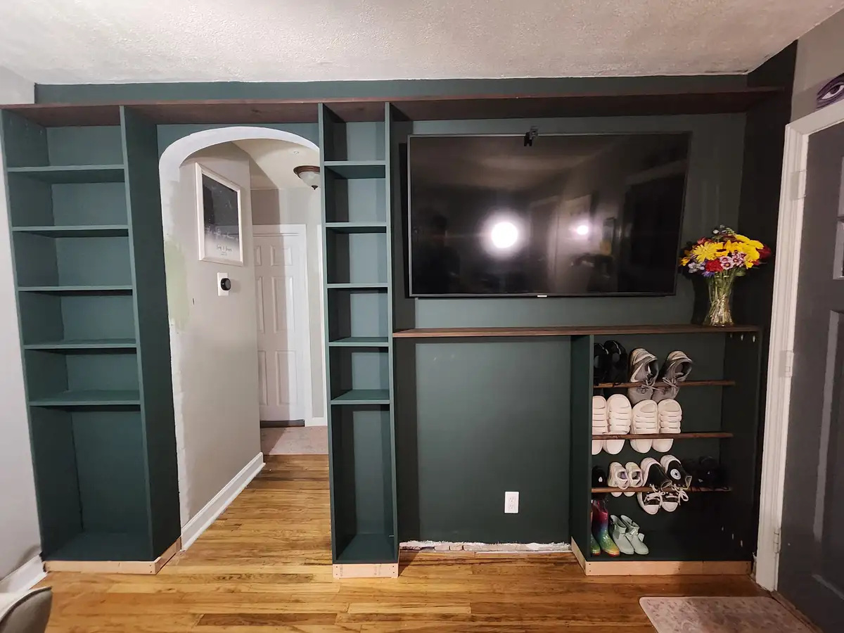 Stylish Built-In Bookshelf with a TV Cabinet